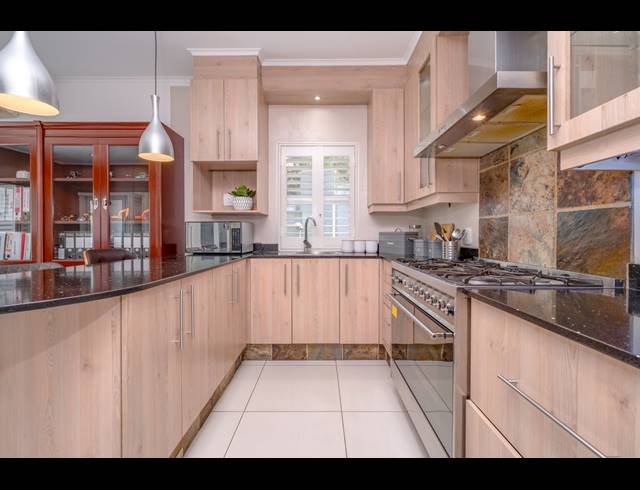 5 BEDROOM HOUSE FOR SALE IN BRYANSTON